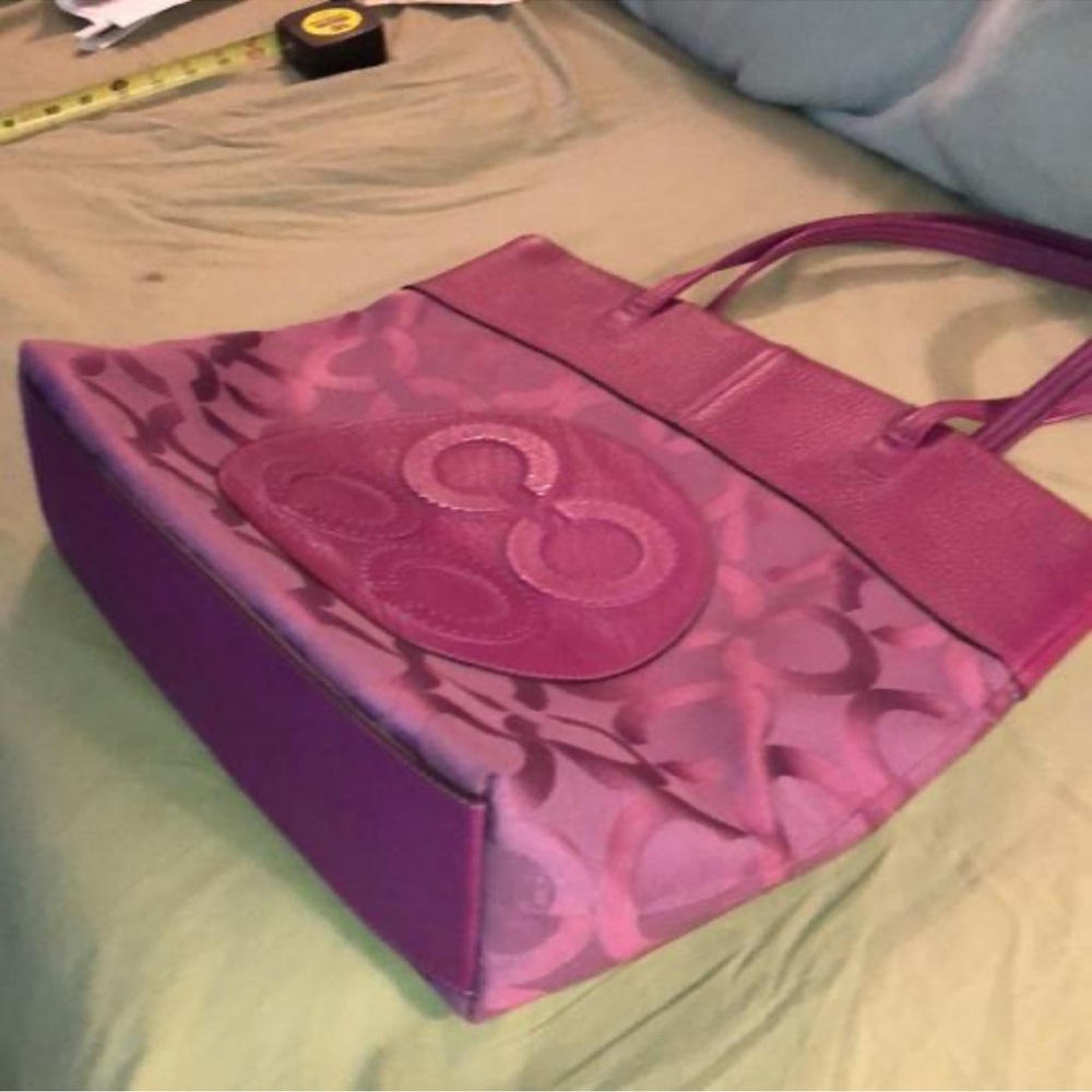 Authentic Coach tote with leather logo and details, beautiful berry color. - Picture 5 of 11